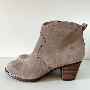 Lands’ End suede ankle booties boots zip up women’s size 6.5 taupe